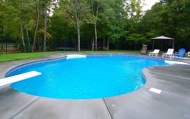 Curved pools